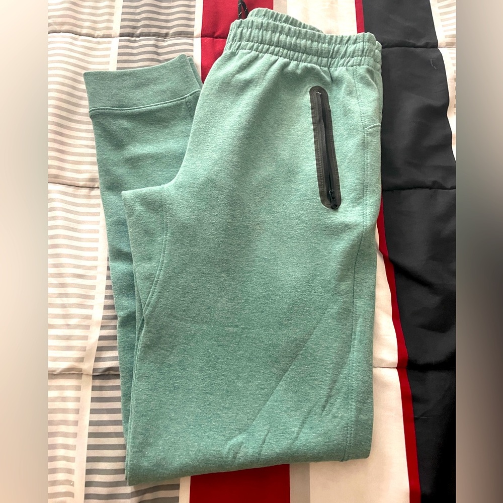 Mens Old Navy tech fleece joggers.